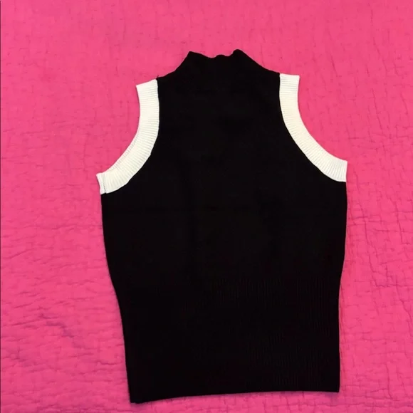 CHANEL Sleeveless Black and white knit Top, M - Picture 7 of 9